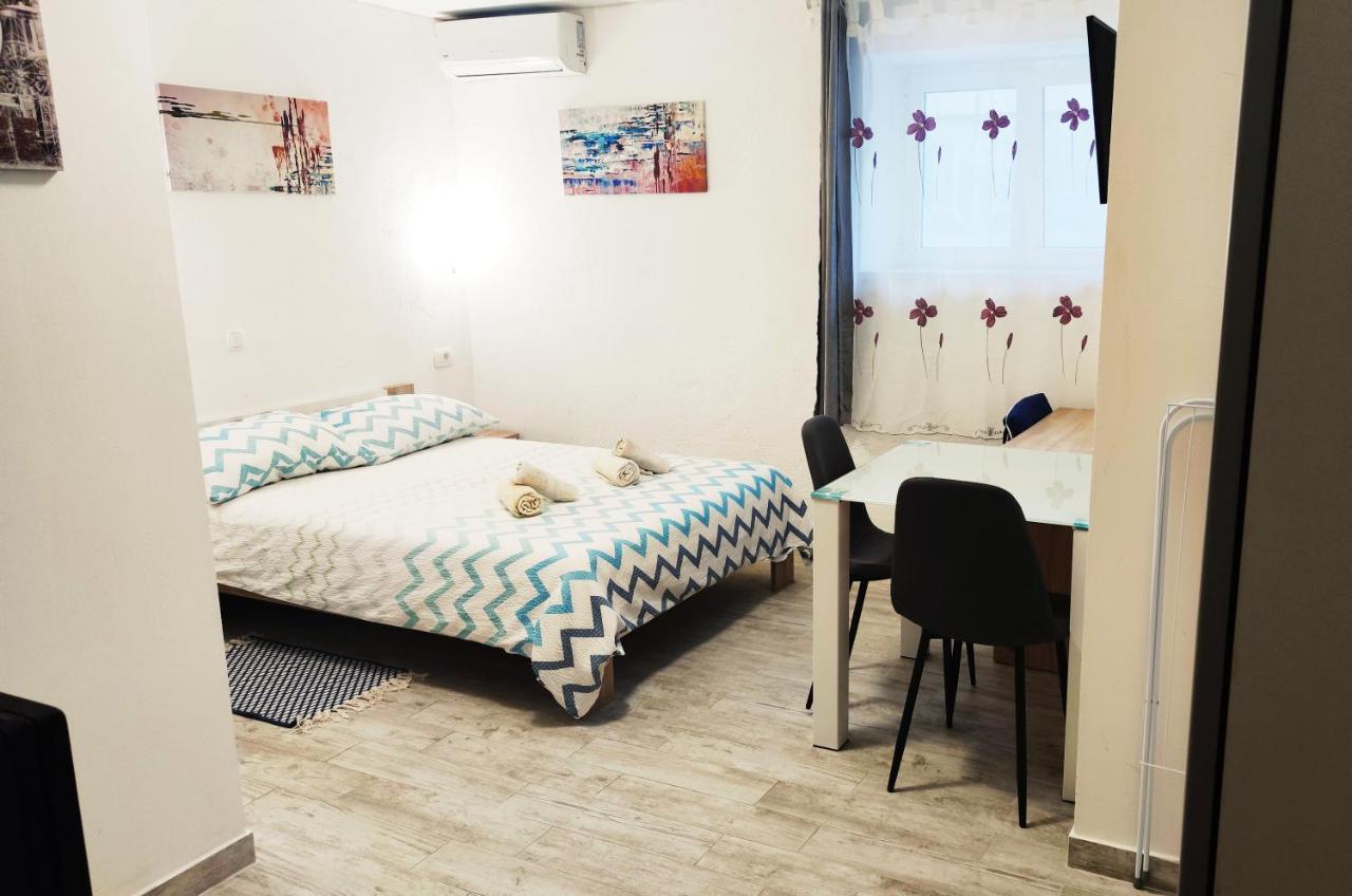Apartments Close To Sandy Beach Сплит Екстериор снимка
