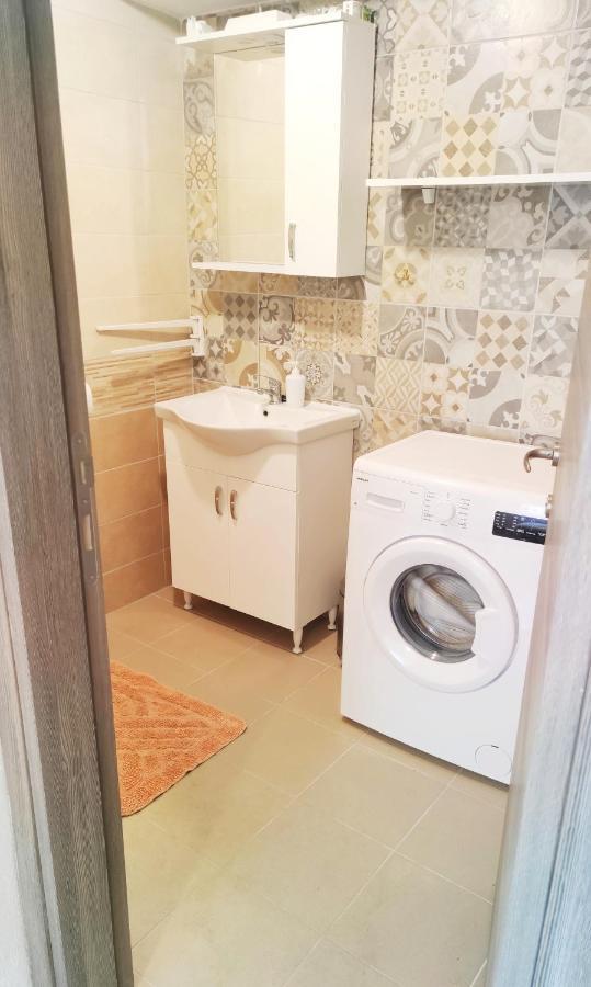 Apartments Close To Sandy Beach Сплит Екстериор снимка