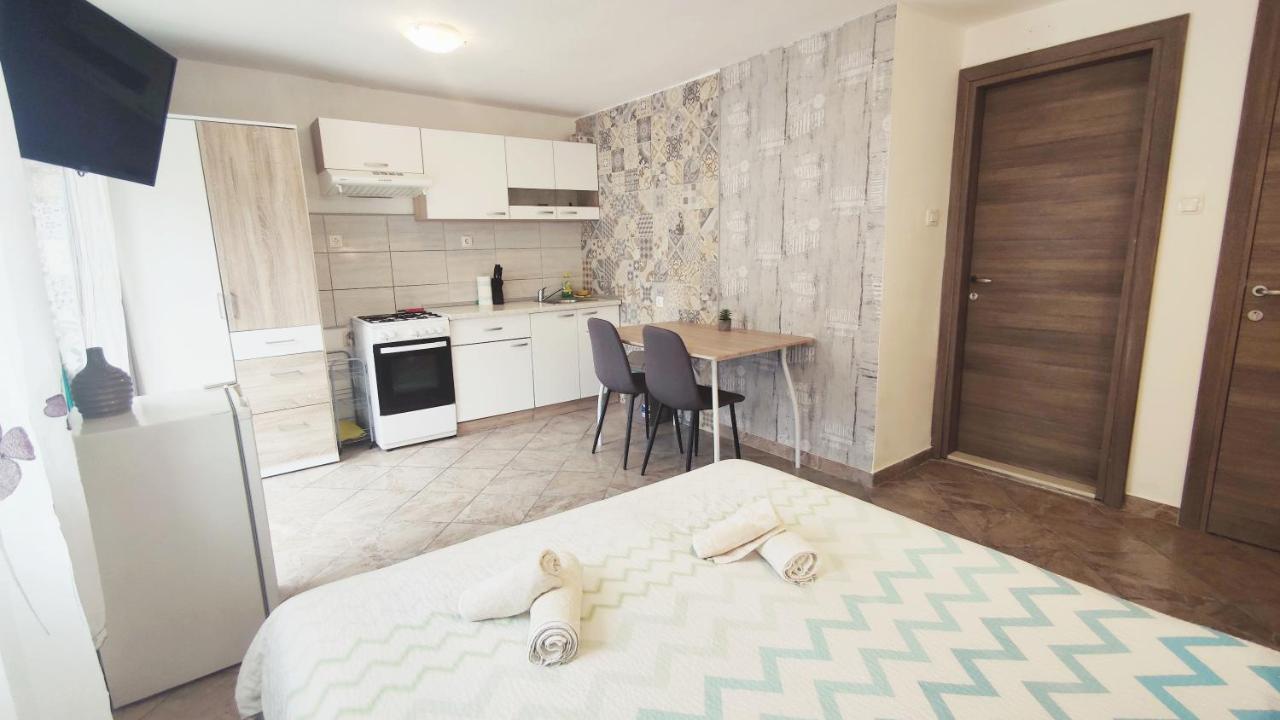 Apartments Close To Sandy Beach Сплит Екстериор снимка