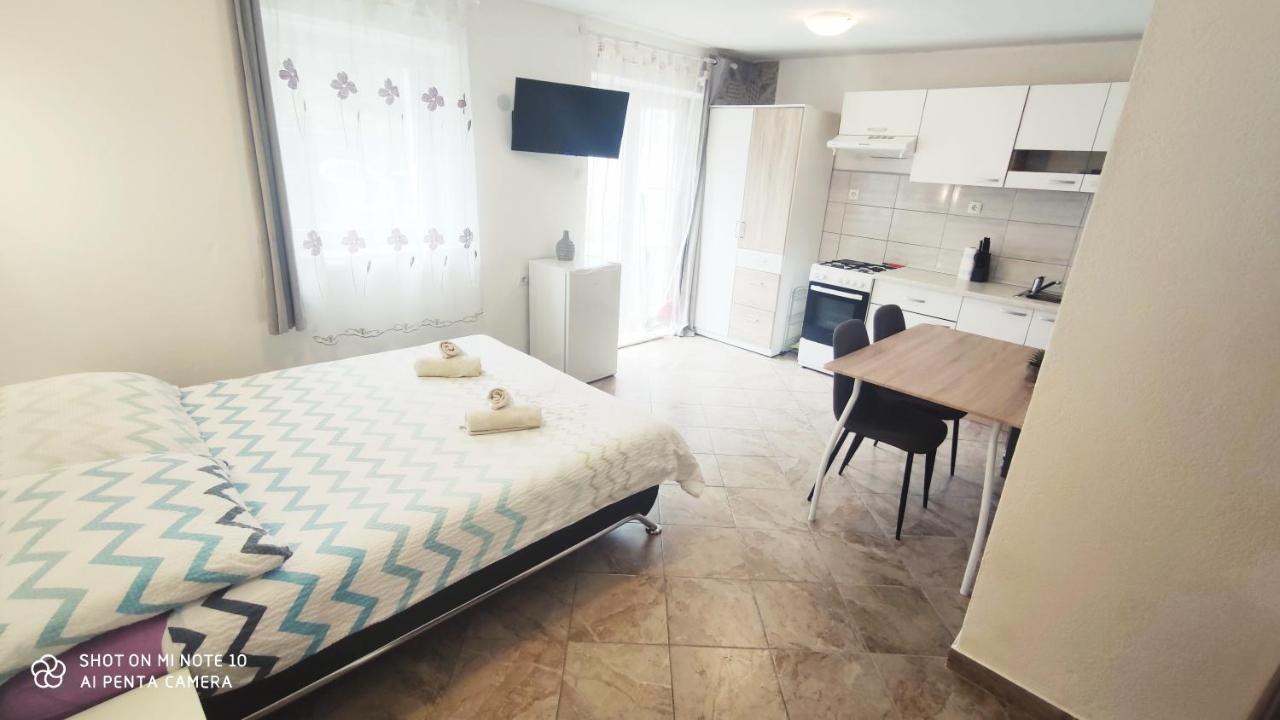 Apartments Close To Sandy Beach Сплит Екстериор снимка