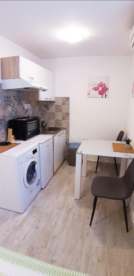 Apartments Close To Sandy Beach Сплит Екстериор снимка